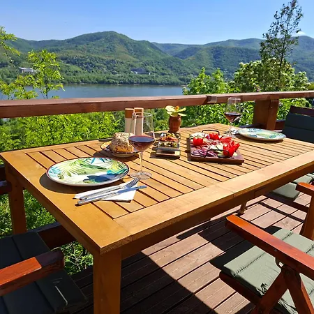 Sherpa Pihenohaz 나기마로스