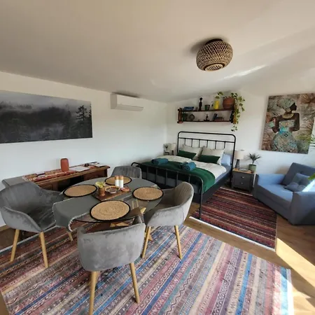 Sherpa Pihenohaz 나기마로스